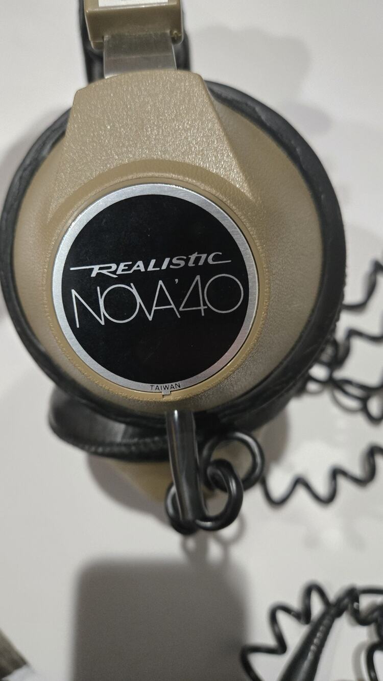 Realistic NOVA 40 Padded Stereo Headphones Retro Vintage Full Size 1/4" Jack